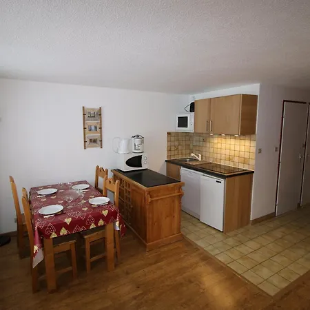 Pour 4 Personnes, Au Centre De Valloire, A 100m Des Remontees Mecaniques - Fr-1-263-486 Apartment *